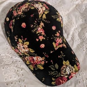 Cute hat in black with flowers!